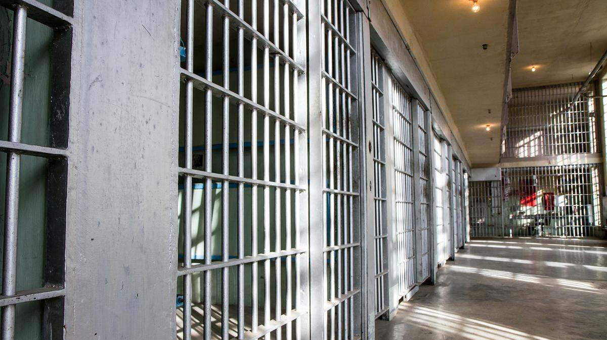 16-year-old helped plan killings of her parents and grandmother, NC warrant says