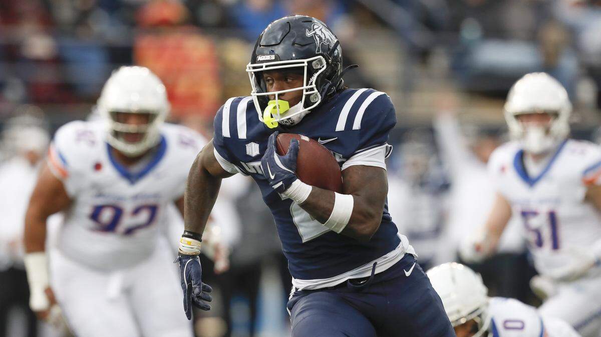 Carolina Panthers to add running back, defensive tackle to roster before OTAs