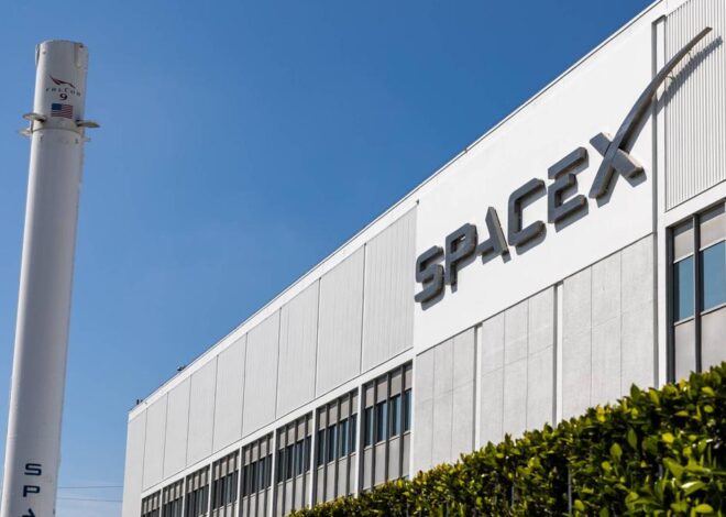 SpaceX lands a $4 billion deal right before its IPO