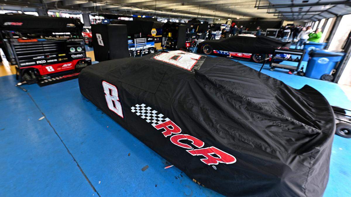 Live updates: NASCAR’s Coca-Cola 600 set to start on time, but rain looms