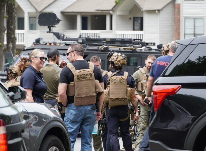 Charlotte-Mecklenburg police SWAT team searches east Charlotte for unnamed suspect