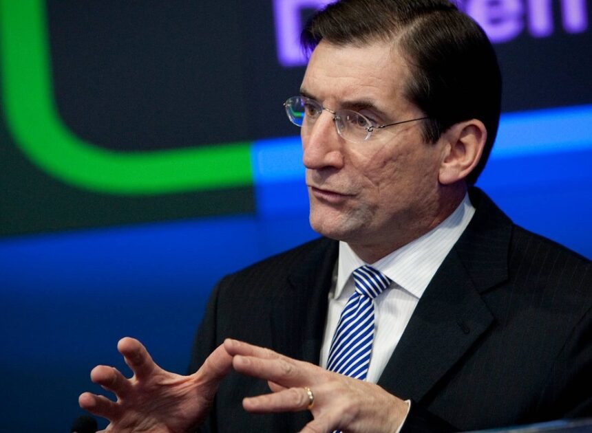 Former Nasdaq CEO Robert Greifeld warns $800B in SpaceX lockup shares expiring by October is the dominant risk factor for SPCX