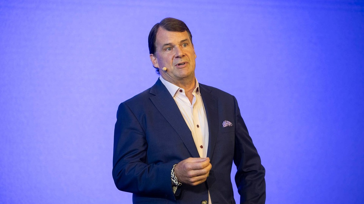 Ford CEO’s son will work as auto fabricator