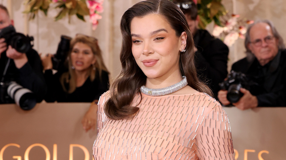 Hailee Steinfeld’s Sweetest Quotes About Motherhood After Welcoming 1st Baby