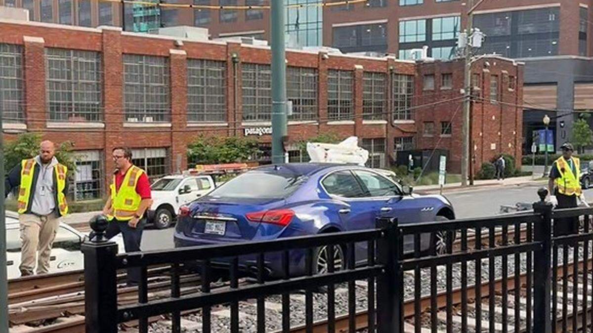 Car found on Blue Line tracks in South End disrupts morning light rail commute