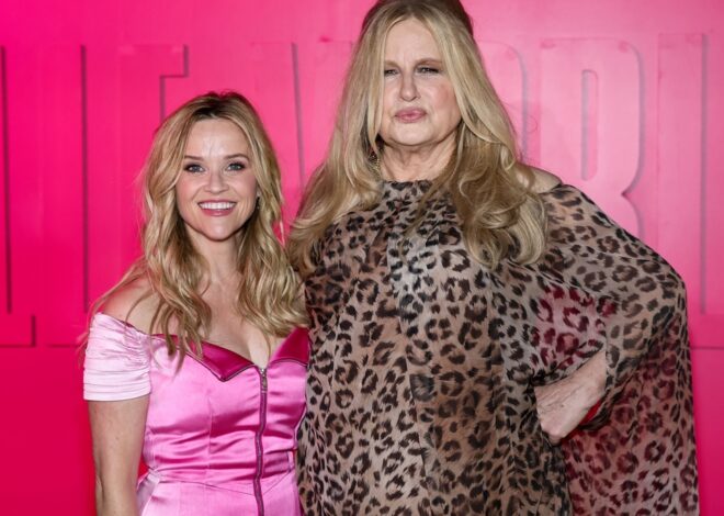 Reese Witherspoon Reunites With ‘Legally Blonde’ Cast For 25th Anniversary