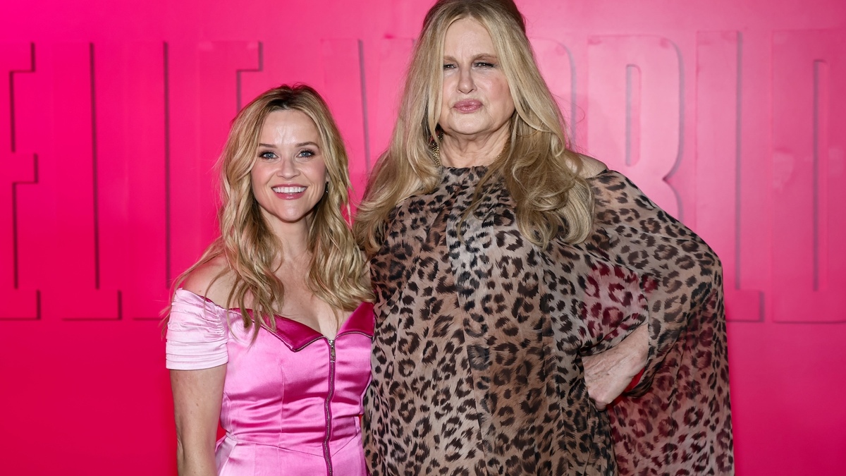 Reese Witherspoon Reunites With ‘Legally Blonde’ Cast For 25th Anniversary