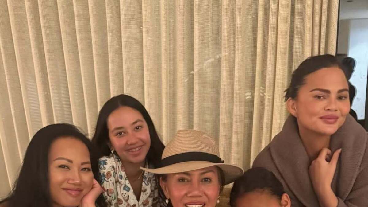 How Chrissy Teigen Is Finding Comfort After Her Dad’s Death: ‘Your Angels’