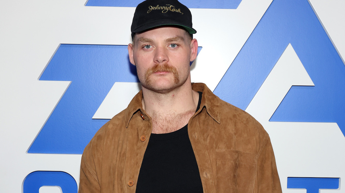 Travis Kelce’s Friend Beau Allen Shows Off Tux Before Taylor Swift Wedding