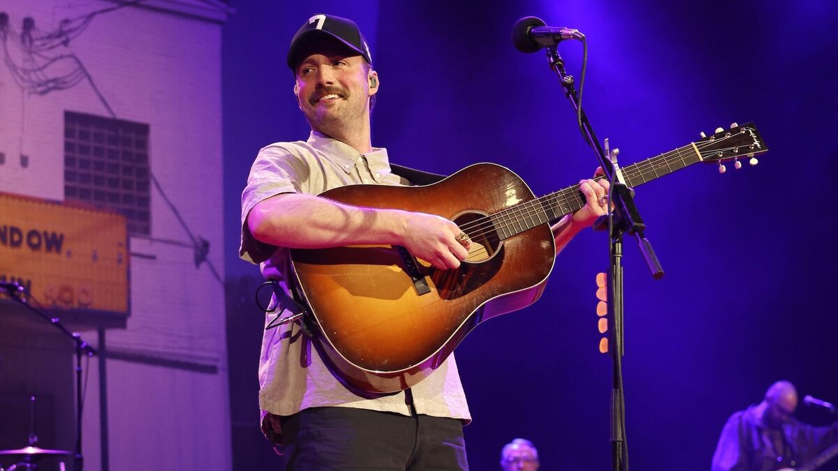 Singer Ruston Kelly Announces He Is 3 Days Sober After Relapse