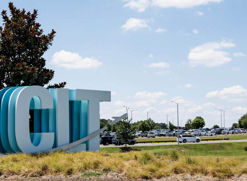 Could shifting politics ‘kill the golden goose’ with CLT airport lease? Some fear so.