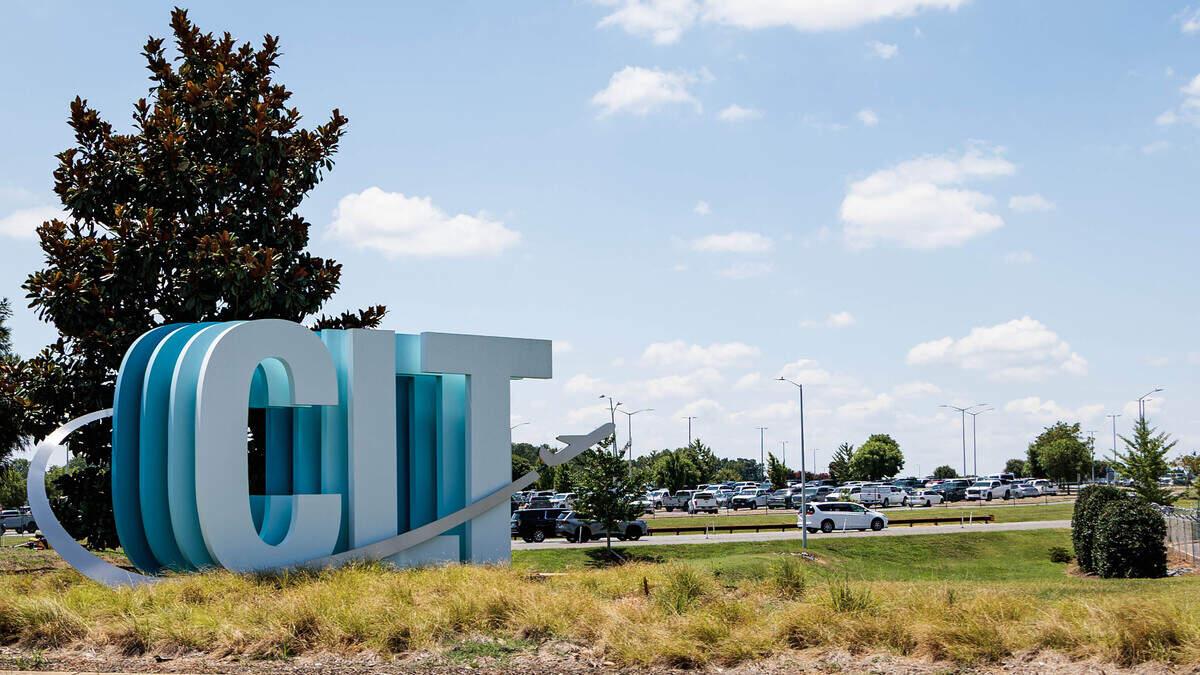 Could shifting politics ‘kill the golden goose’ with CLT airport lease? Some fear so.
