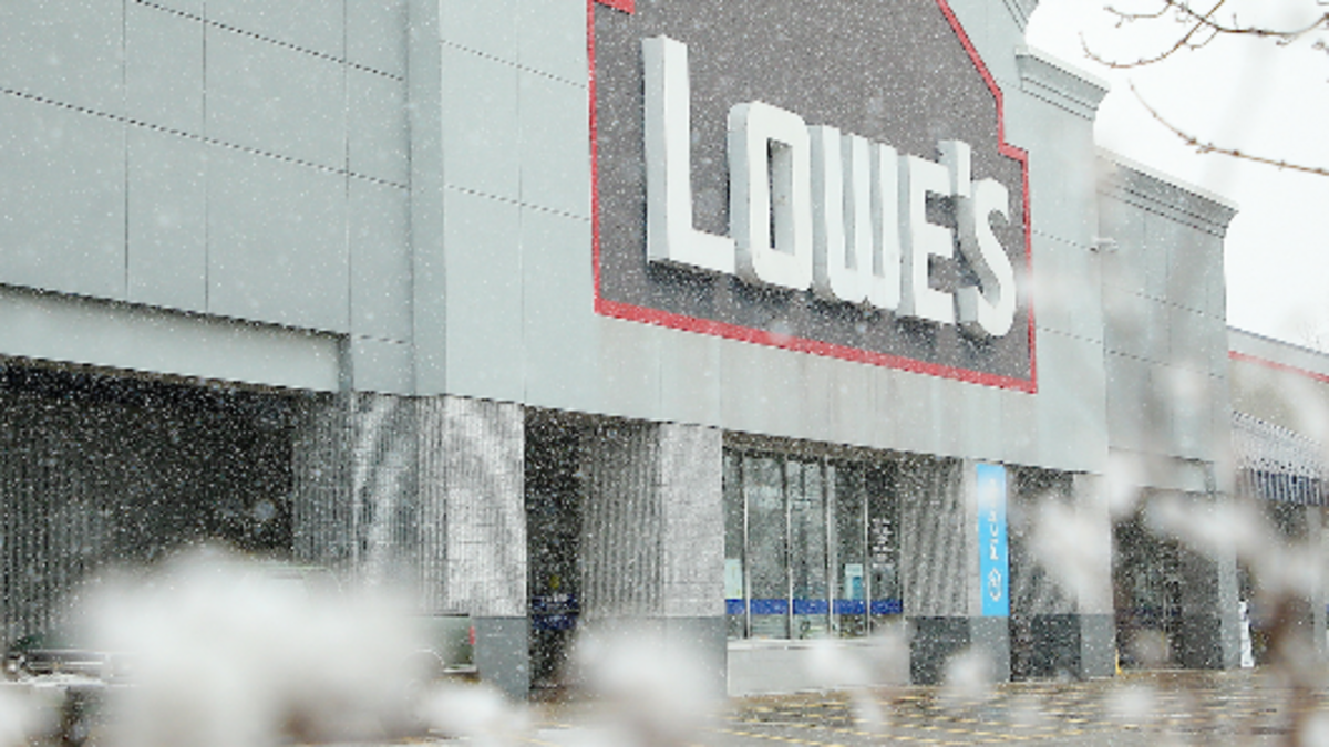 Former Latino executive sues Lowe’s, alleging firing was retaliation for DEI push