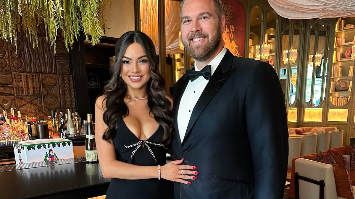 Chiefs Vet Mitch Schwartz Carries Wife’s Breast Pump to Taylor Swift Wedding