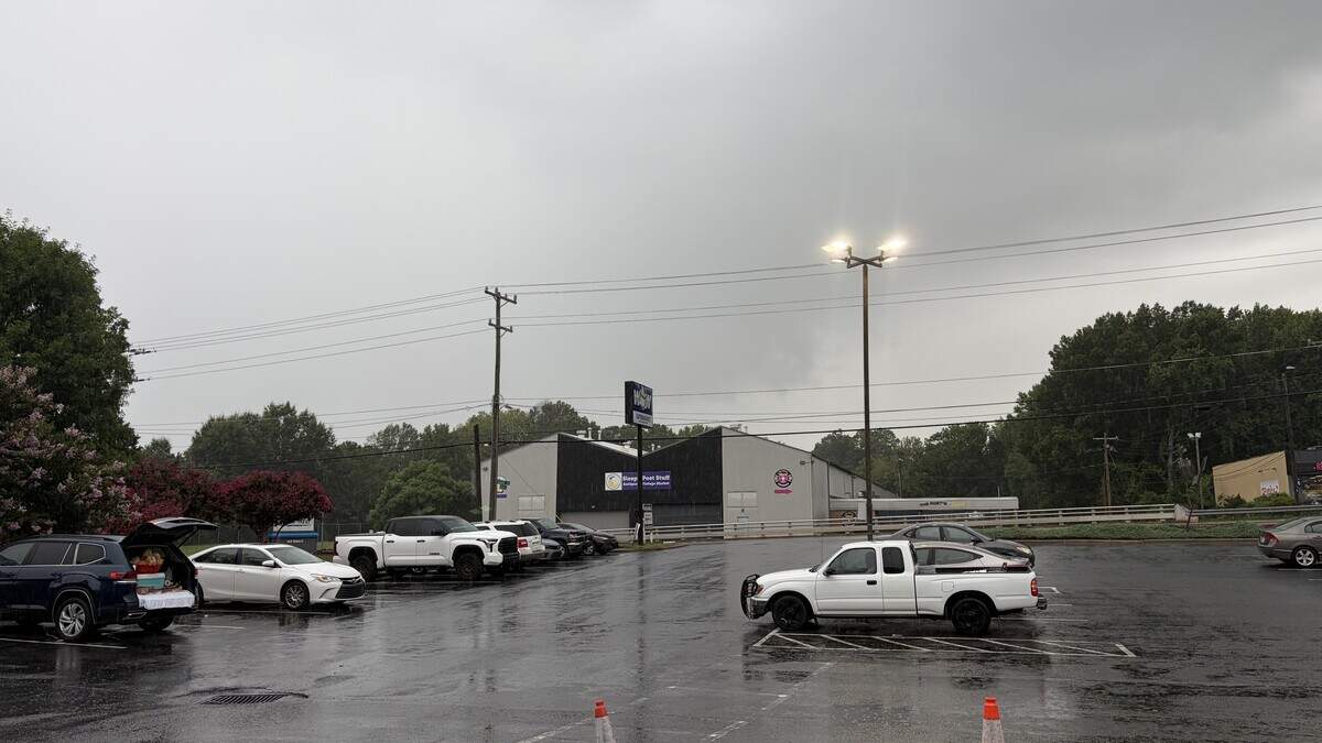 Immigration officials arrest one man outside south Charlotte Latino supermarket