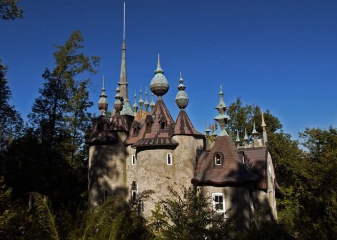 Dueling stories of romance and betrayal open NC castle trial