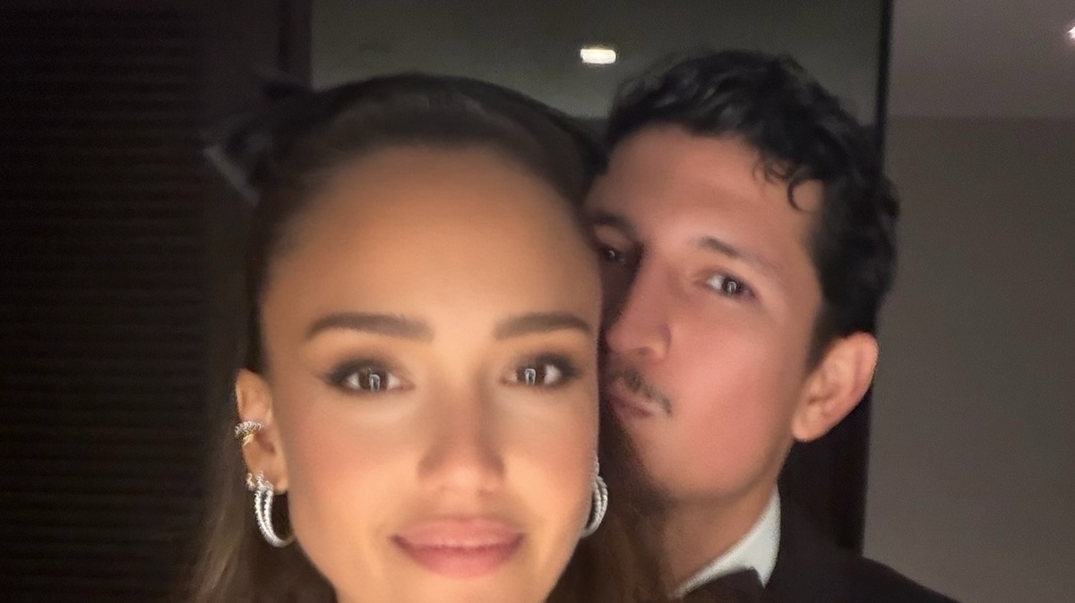 Jessica Alba and Danny Ramirez Pack on the PDA During Taylor Swift’s Wedding