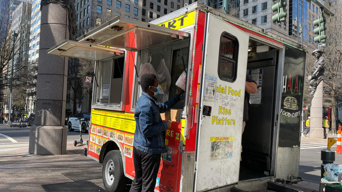 Uptown food vendors can’t stay open past midnight — for now. Here’s why