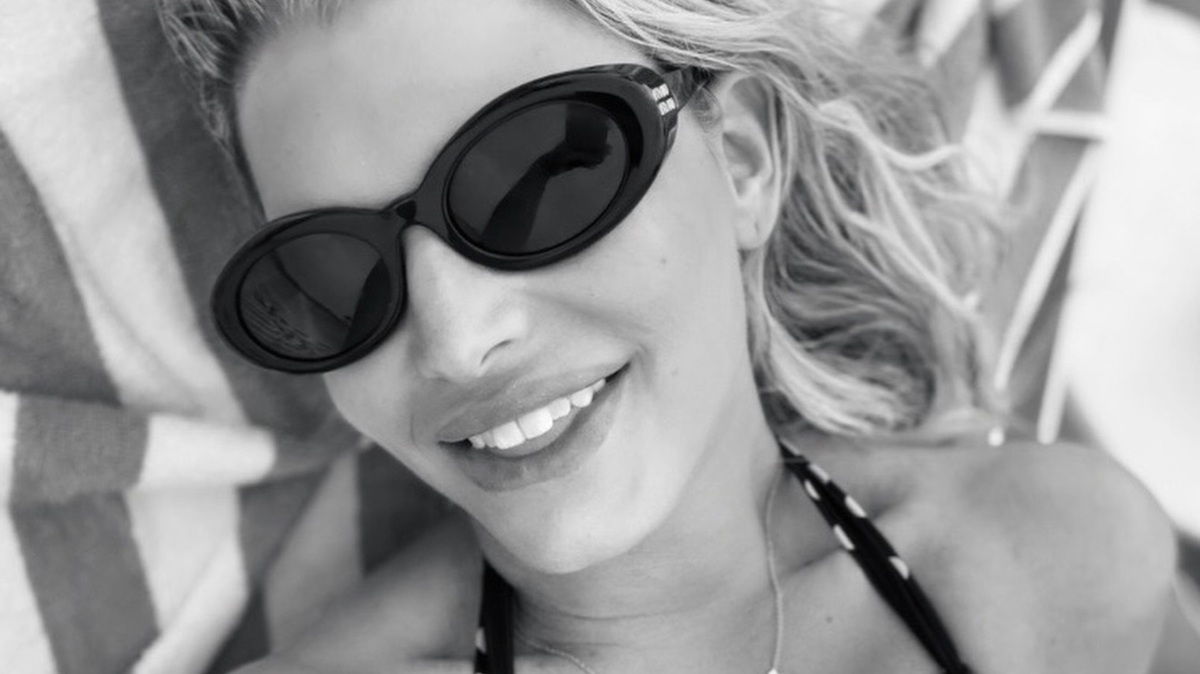 Jessica Simpson Sunbathes in Tiny Polka Dot Bikini on Luxe Summer Vacation