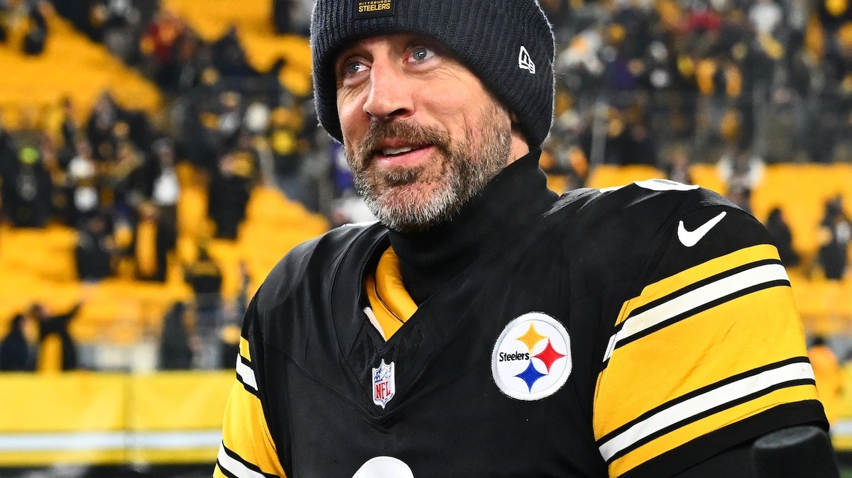 Aaron Rodgers Credits Mystery Wife ‘A Lot’ for His Recent Family Reunion