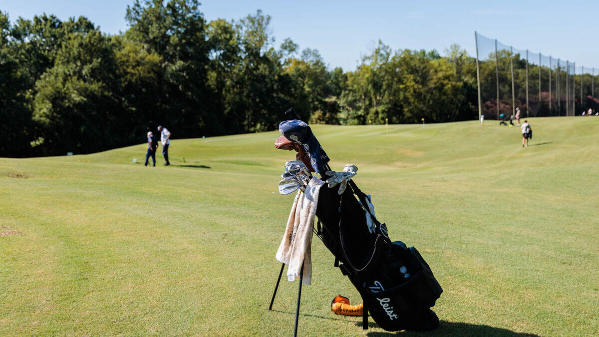 Which are the top public, semi-private golf courses in the greater Charlotte-area?