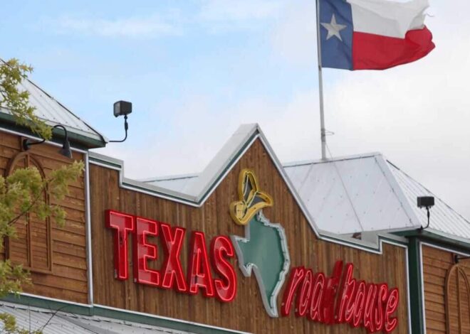 This popular restaurant chain is coming to Steele Creek. When does it open?