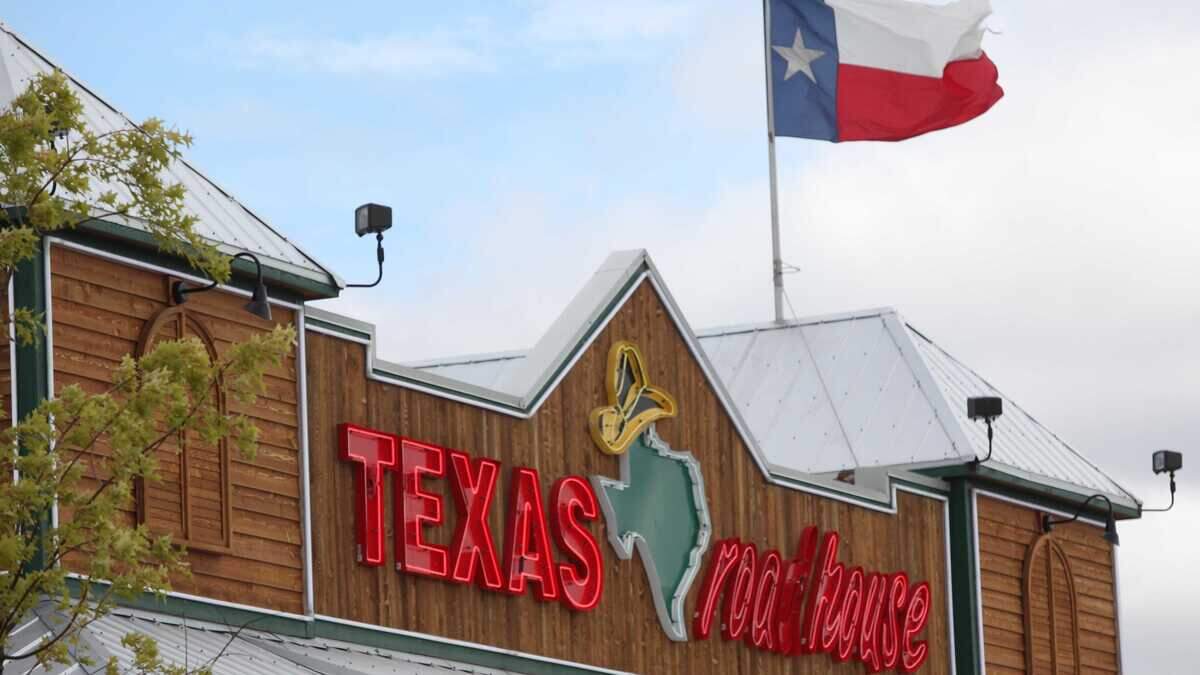 This popular restaurant chain is coming to Steele Creek. When does it open?