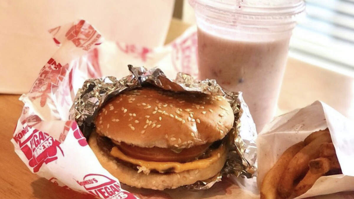 A well-known spot for plant-based burgers is closing in Charlotte. What we know