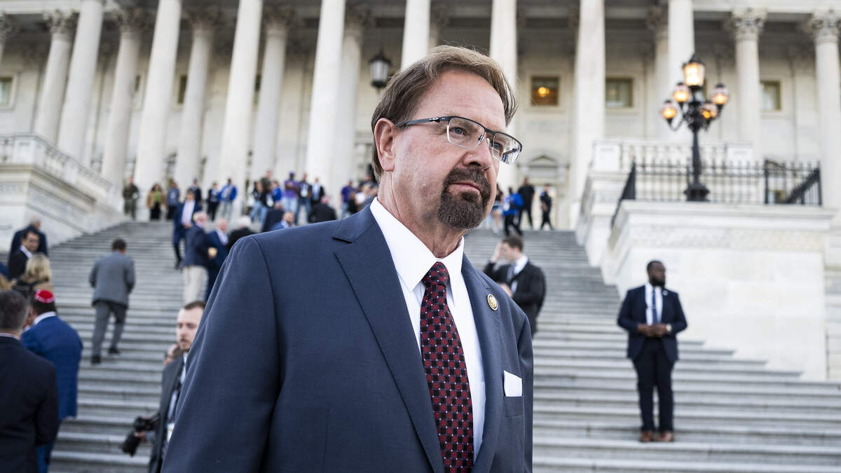US House votes nearly unanimously to censure NC’s Chuck Edwards as he looks on
