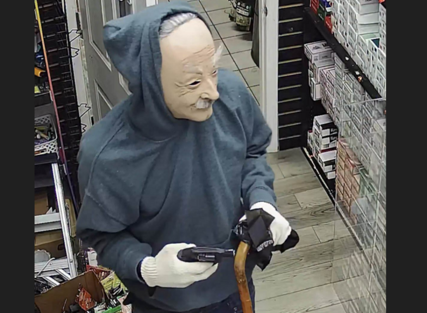 Tenacious officer suffers head injury tackling robbery suspect, NC police say