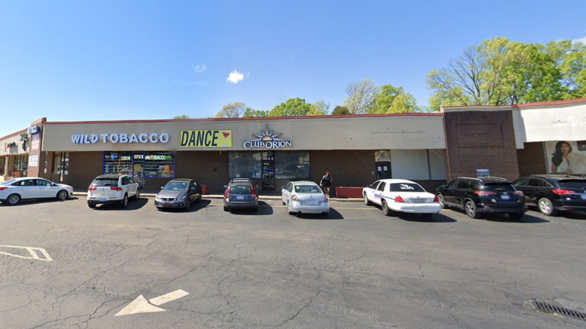 1 killed, 4 wounded when shots erupt outside a nightclub at 2 am, NC police say