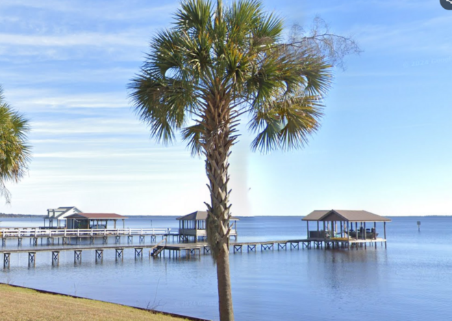 Unsettling discovery of empty kayak leads to body in Lake Waccamaw, NC town says
