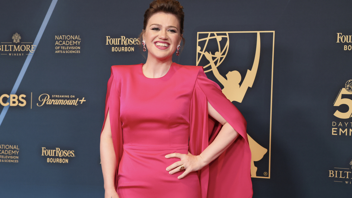 Store That Scorned Kelly Clarkson Shares 2nd Subtle Response to Her Claims