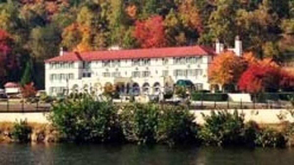 3 NC lake towns make retirement feel like vacation, Southern Living says