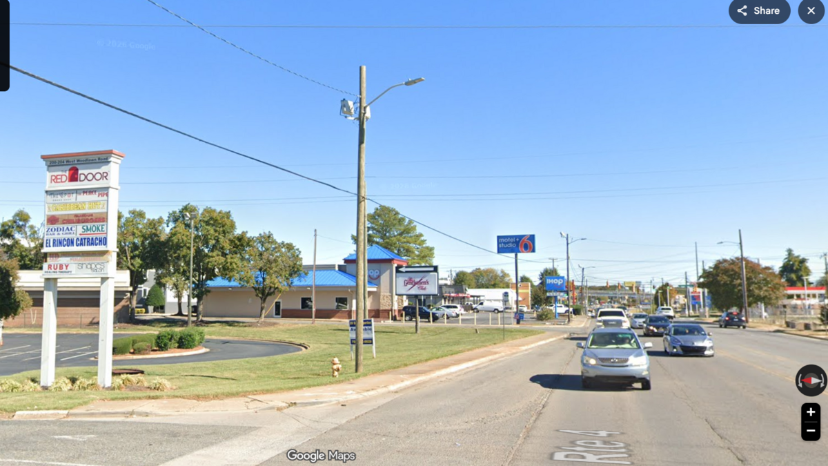One dead, one wounded by gunfire along Woodlawn Road near I-77, CMPD says